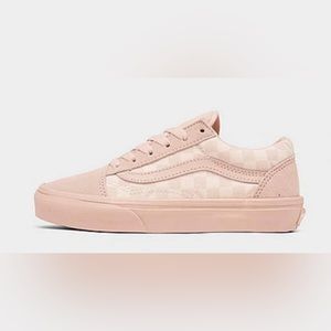 Little kids, old-school peach whip vans 2.5